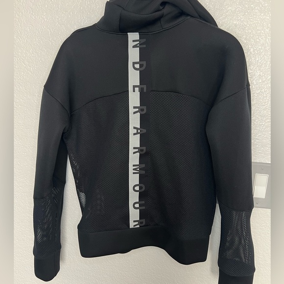 Under Armour Pullover - Picture 2 of 3